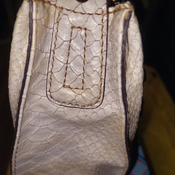 Liz Claiborne Faux Aligator skin purse - Picture 2 of 10